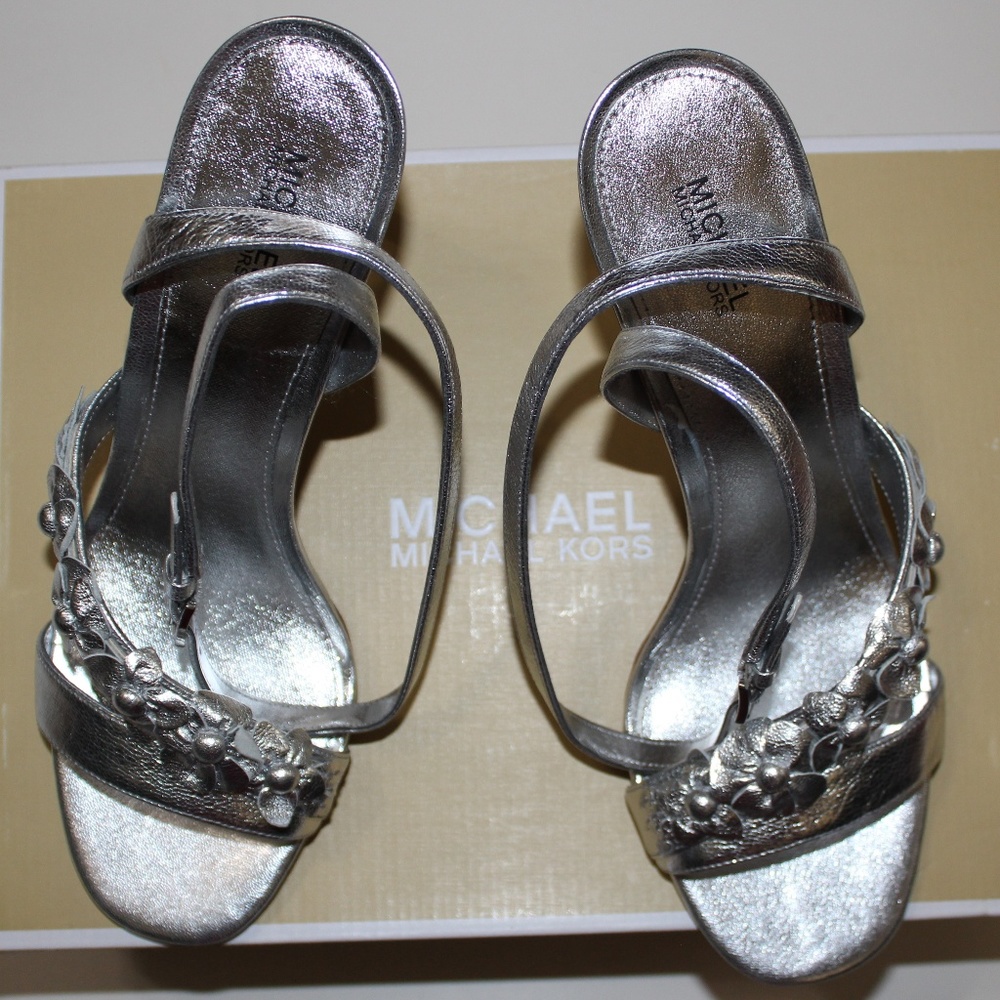 $148 MICHAEL KORS TRICIA SILVER METALLIC SANDAL